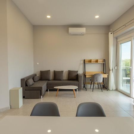Blue Waves Luxury Suites By The Sea Plomari ภายนอก รูปภาพ