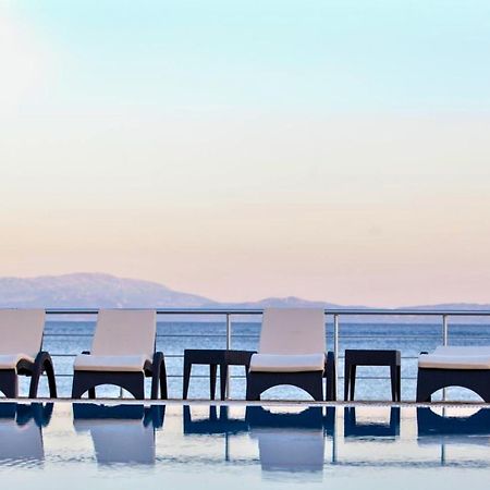 Blue Waves Luxury Suites By The Sea Plomari ภายนอก รูปภาพ