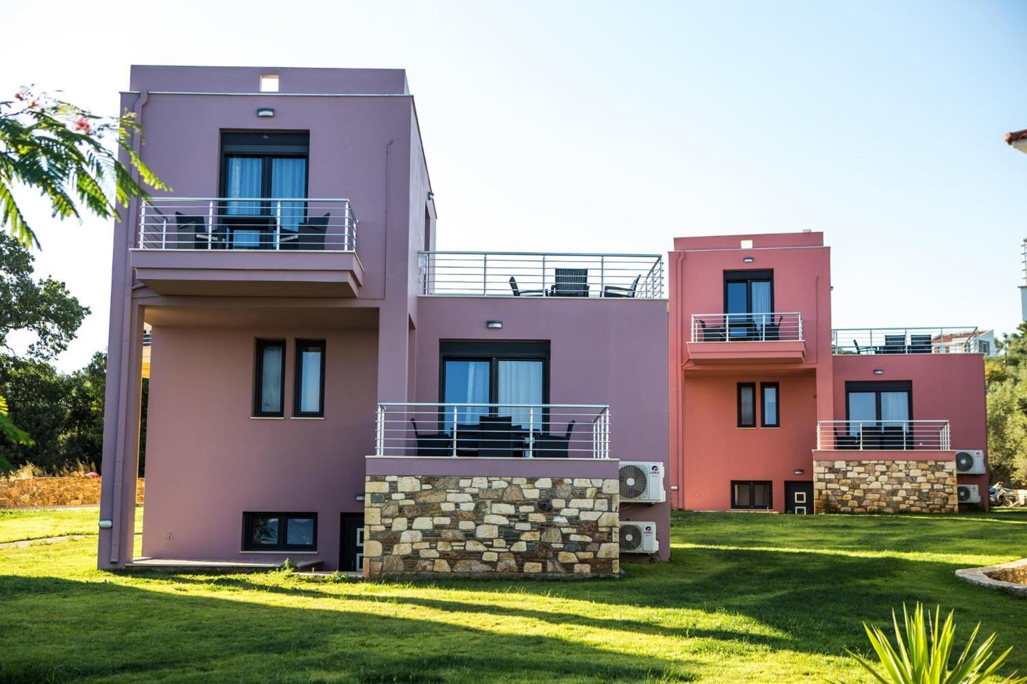 Blue Waves Luxury Suites By The Sea Plomari ภายนอก รูปภาพ