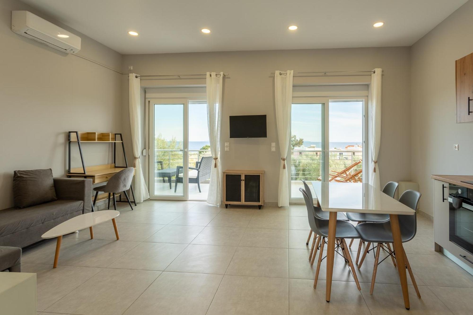 Blue Waves Luxury Suites By The Sea Plomari ภายนอก รูปภาพ