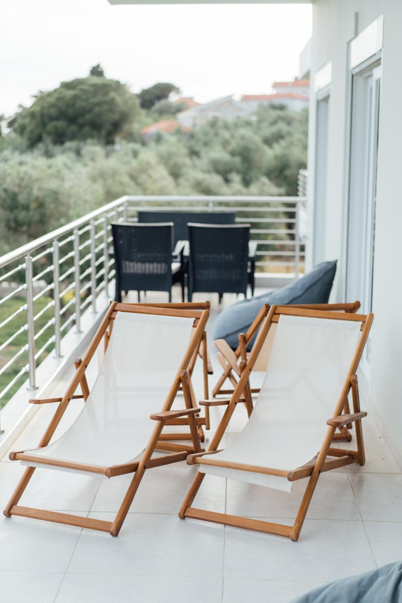 Blue Waves Luxury Suites By The Sea Plomari ภายนอก รูปภาพ
