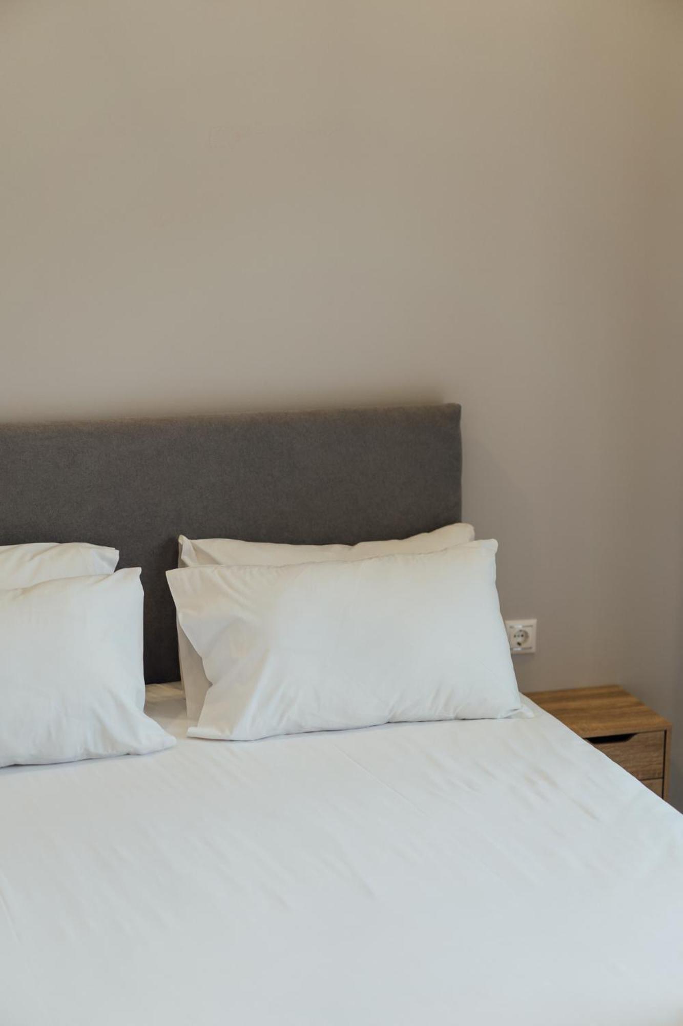 Blue Waves Luxury Suites By The Sea Plomari ภายนอก รูปภาพ