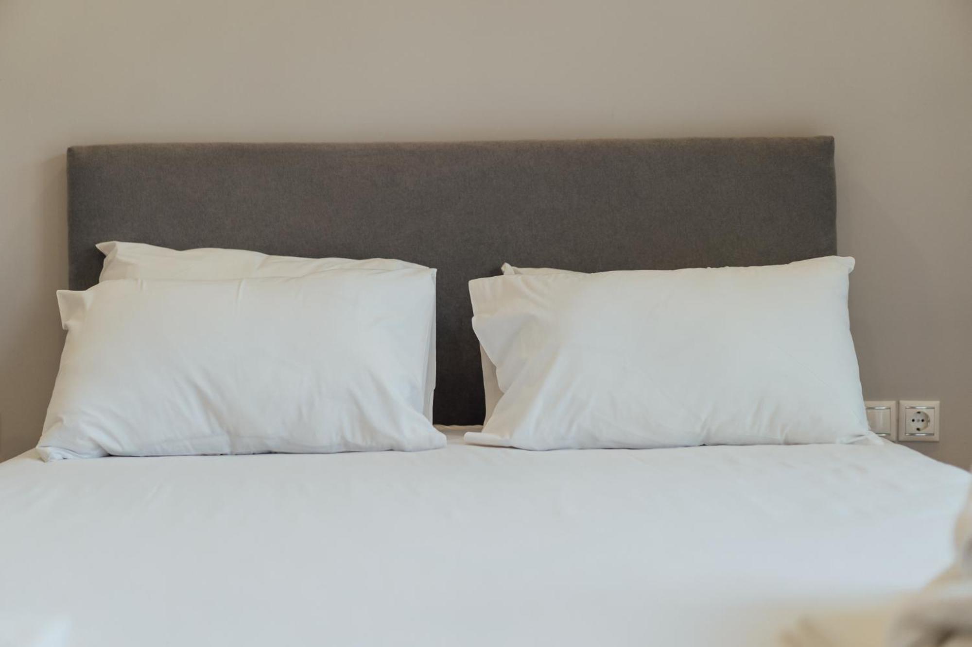 Blue Waves Luxury Suites By The Sea Plomari ภายนอก รูปภาพ