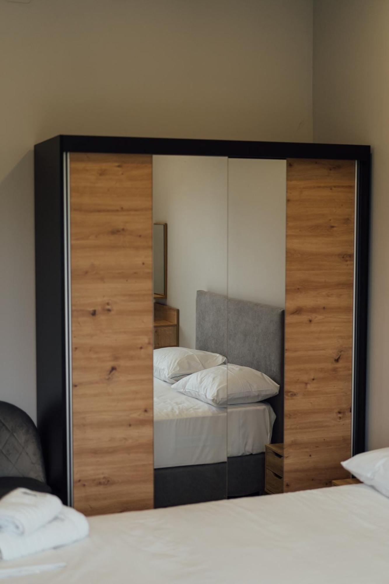 Blue Waves Luxury Suites By The Sea Plomari ภายนอก รูปภาพ