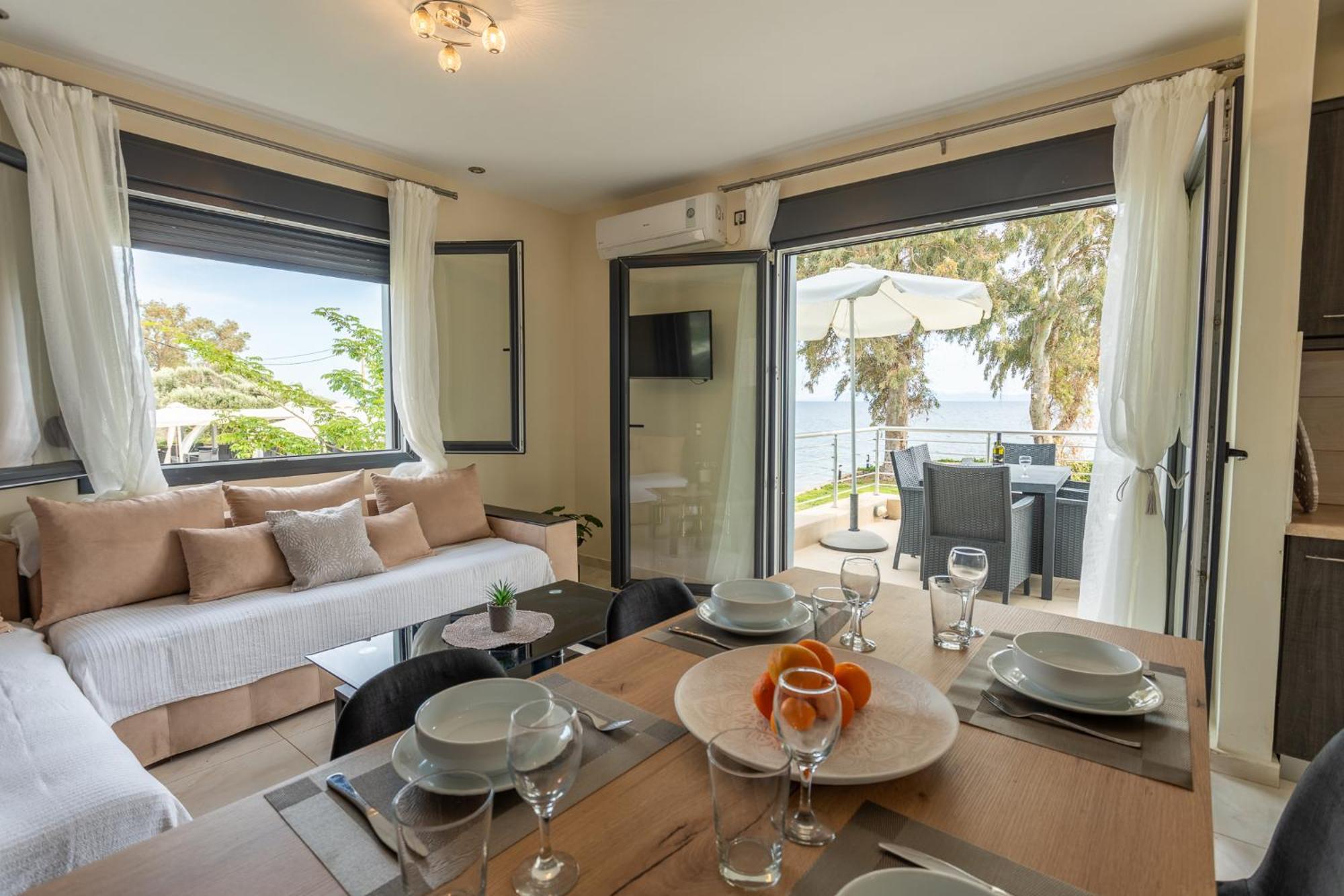 Blue Waves Luxury Suites By The Sea Plomari ภายนอก รูปภาพ