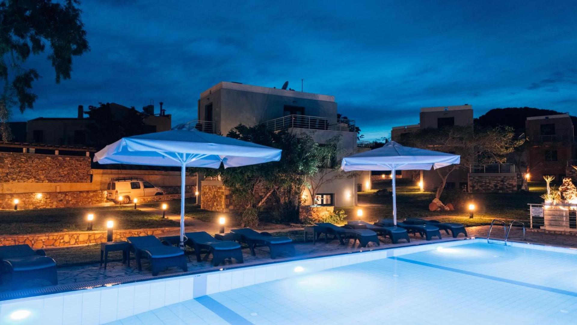 Blue Waves Luxury Suites By The Sea Plomari ภายนอก รูปภาพ