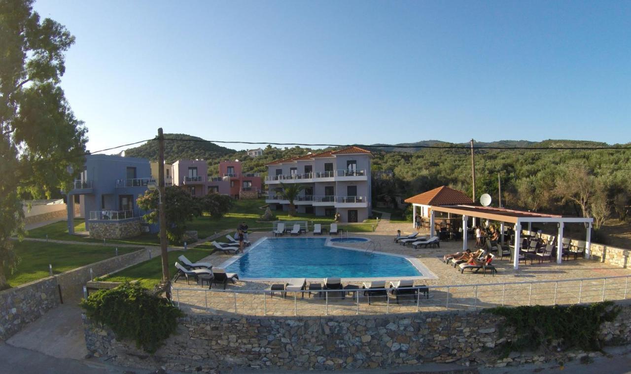 Blue Waves Luxury Suites By The Sea Plomari ภายนอก รูปภาพ